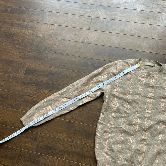 Brodie Cashmere Snake foil crew neck sweater - Picture 5 of 11